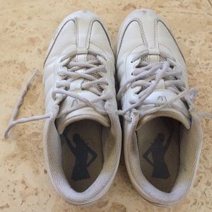 varsity traditional cheerleading shoes with case